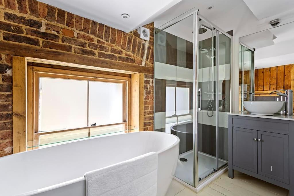 Luxurious Victorian, A Few Minutes From The Beach - Sleeps 2 Adults And Up To 3 Children Apartment St Leonards-on-Sea Exterior photo